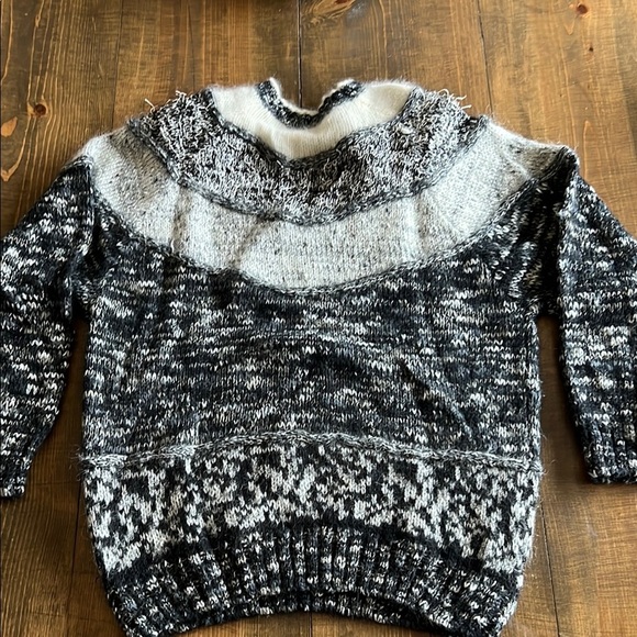 Chunky Knit Black and Gray Crew Neck Sweater - Picture 4 of 6